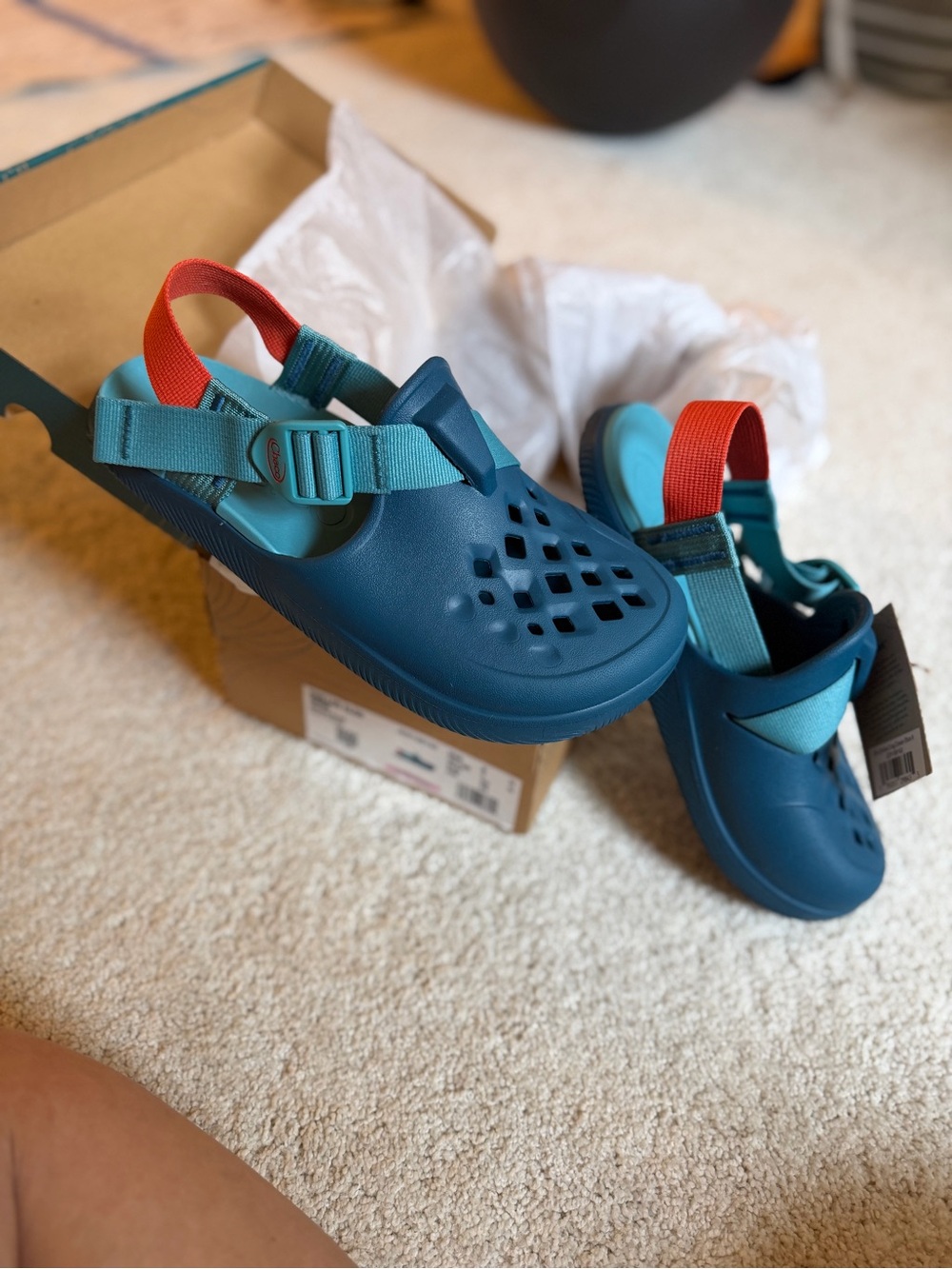 New - Chacos clog sandal in ocean blue and orange size 9